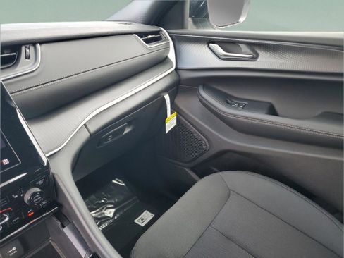 New 2025 Jeep Grand Cherokee Laredo w/ Luxury Tech Group I image 11