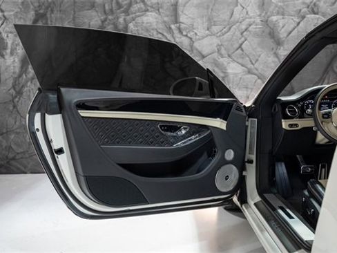 Used 2022 Bentley Continental GT image 5