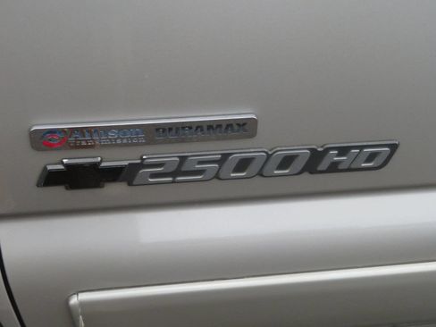 Used 2006 Chevrolet Silverado 2500 W/T w/ Heavy-Duty Power Package RWD image 14