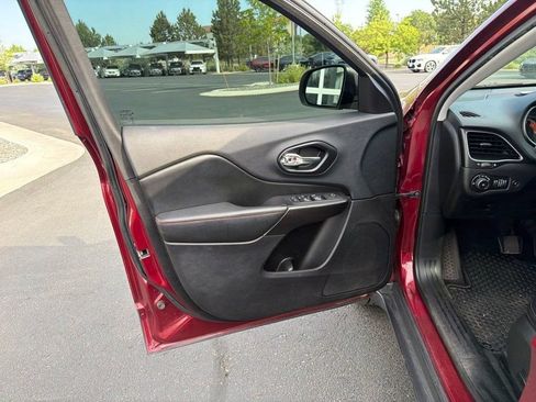 Used 2020 Jeep Cherokee Trailhawk w/ Comfort/Convenience Group AWD/4WD image 9