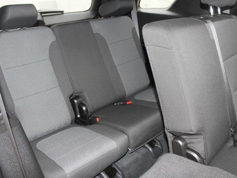 Used 2023 Chevrolet Traverse LT FWD image 21