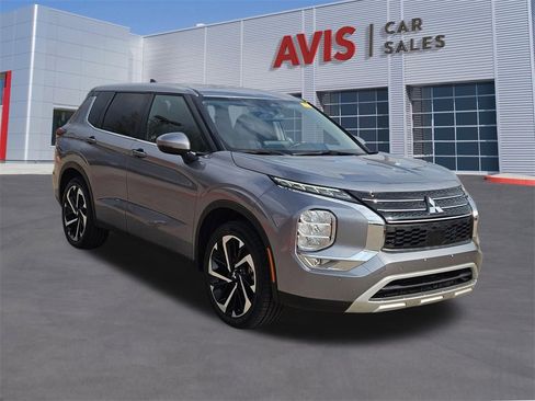 Used 2024 Mitsubishi Outlander SE image 9