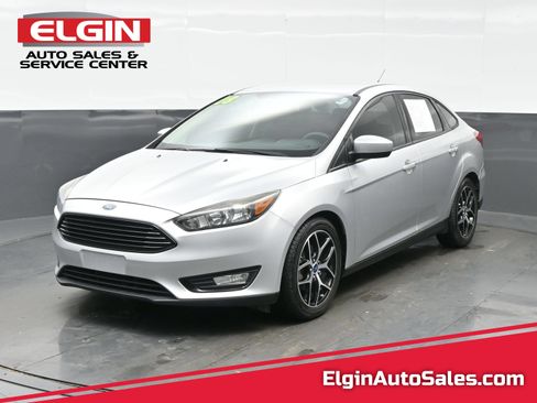 Used 2018 Ford Focus SE w/ SE Appearance Package FWD image 1
