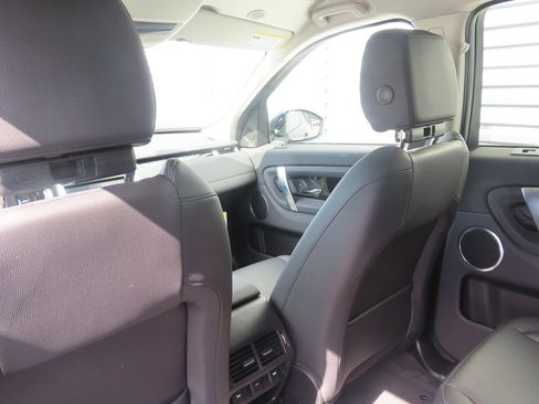 Used 2023 Land Rover Discovery Sport S image 7