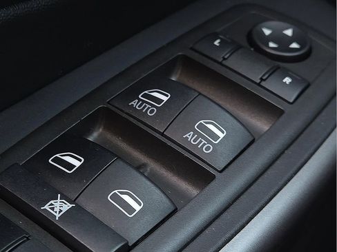 Used 2021 Jeep Cherokee Latitude w/ Mopar Interior Package FWD image 16