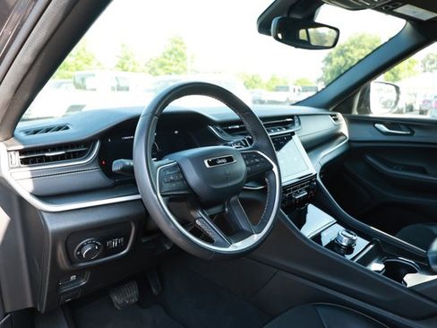 Used 2024 Jeep Grand Cherokee Altitude AWD/4WD image 25
