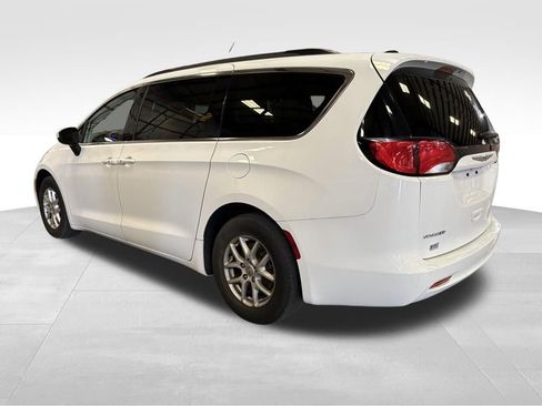 Used 2021 Chrysler Voyager Lxi FWD image 3
