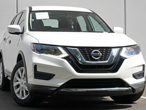 Used 2017 Nissan Rogue S AWD/4WD image 2