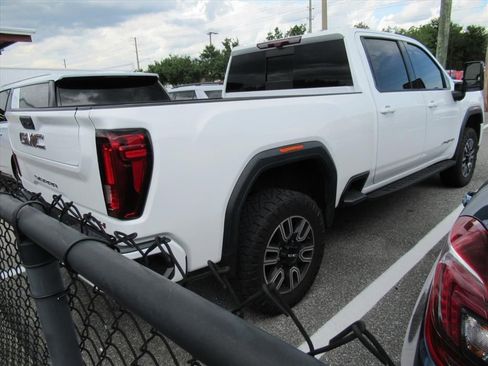 Used 2021 GMC Sierra 2500 AT4 w/ AT4 Premium Plus Package AWD/4WD image 4