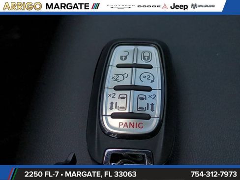 New 2026 Chrysler Pacifica Select FWD image 32
