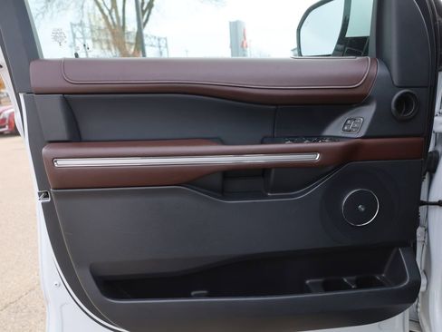 Used 2024 Ford Expedition Limited image 38