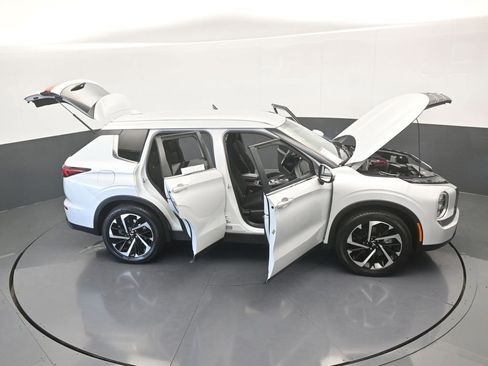 Used 2022 Mitsubishi Outlander ES image 69