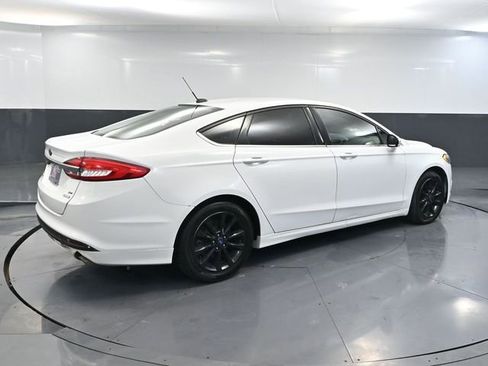 Used 2017 Ford Fusion SE image 4