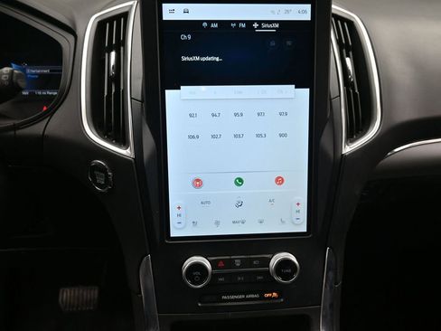 Used 2022 Ford Edge Titanium image 15