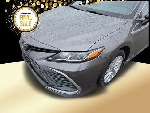 Used 2022 Toyota Camry LE image 10