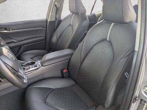 Used 2018 Toyota Camry XSE FWD image 16