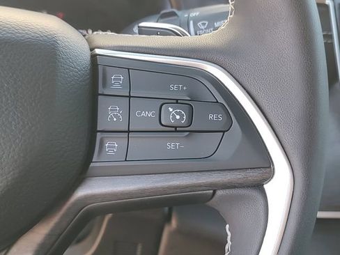 Used 2024 Jeep Grand Cherokee L Limited w/ Black Appearance Package AWD/4WD image 21