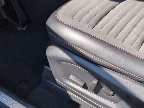 Used 2025 Ford Explorer ST-Line w/ ST-Line Street Pack image 14