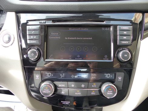 Used 2021 Nissan Rogue Sport SV FWD image 28