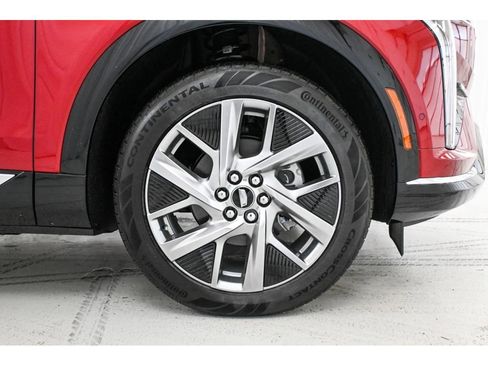 New 2026 Cadillac Optiq Luxury 2 image 8