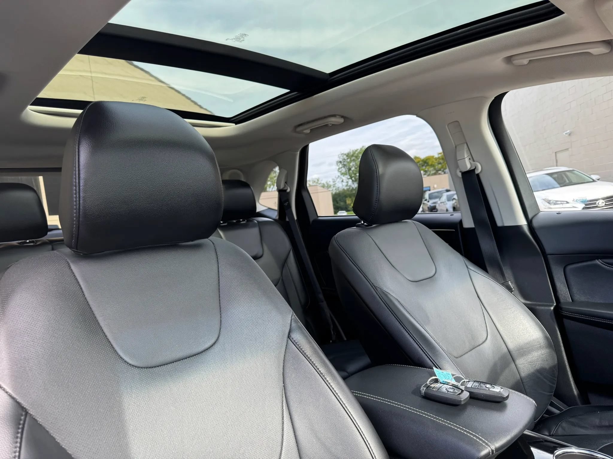 Used 2017 Ford Edge Titanium w/ Equipment Group 302A AWD/4WD image 29