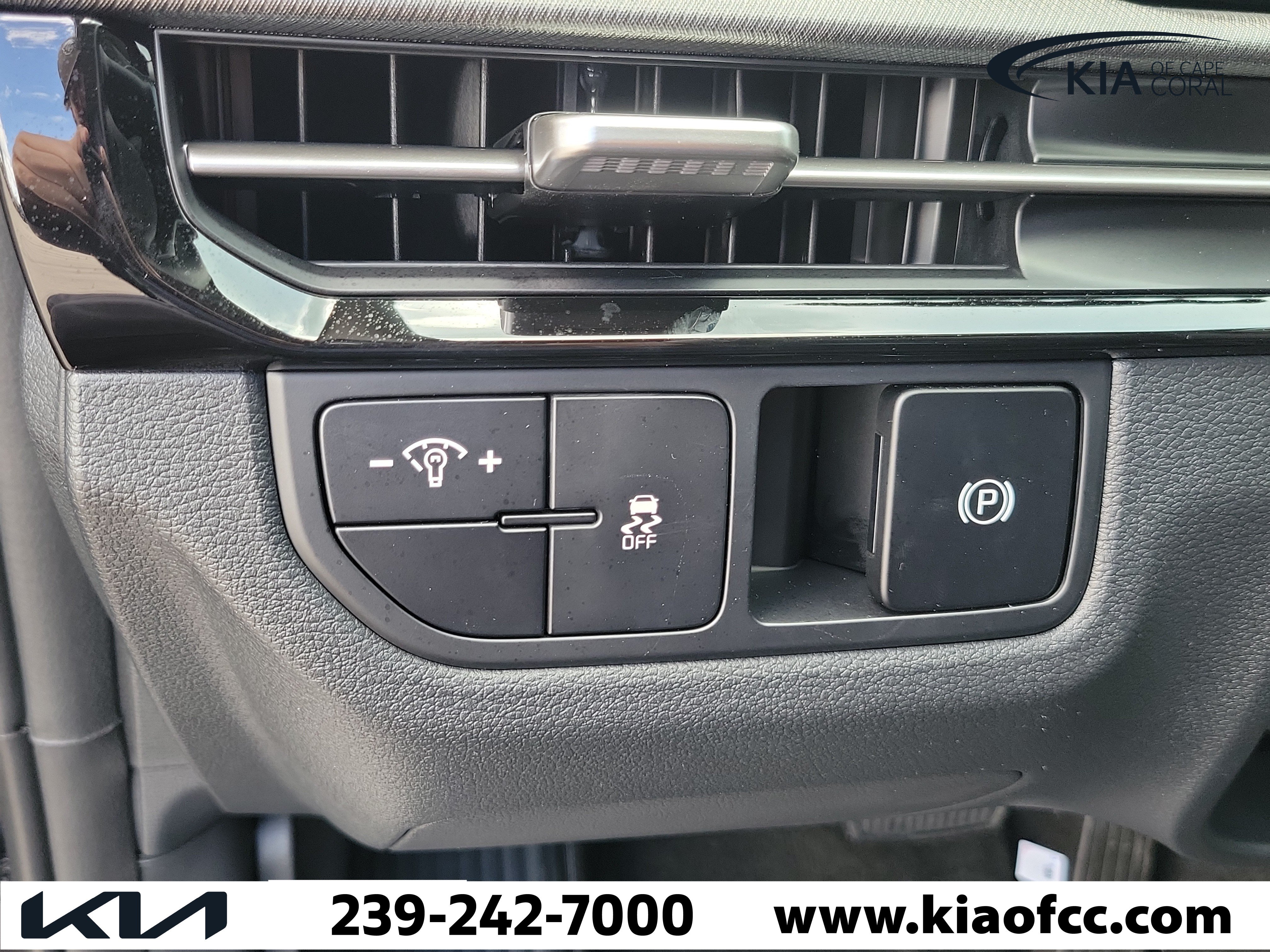 New 2026 Kia Sportage LX w/ LX Convenience Package FWD image 25