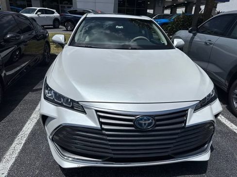 Used 2022 Toyota Avalon XLE w/ Moonroof Package FWD image 2