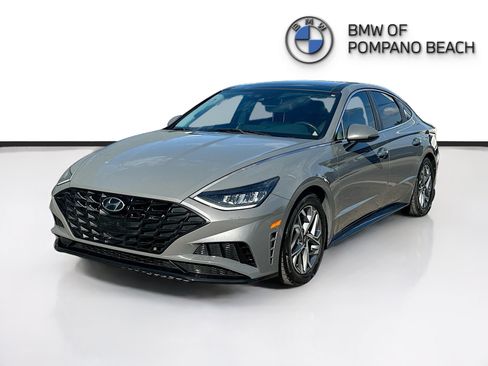 Used 2022 Hyundai Sonata SEL w/ Convenience Package FWD image 3