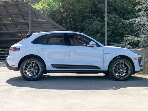 Certified 2026 Porsche Macan AWD/4WD image 12