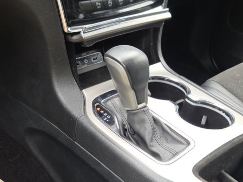 Used 2019 Jeep Grand Cherokee Altitude AWD/4WD image 33