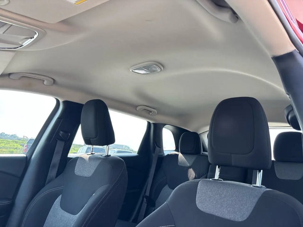 Used 2016 Jeep Cherokee Sport FWD image 18