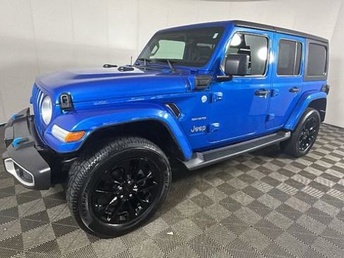 Used 2023 Jeep Wrangler Unlimited Sahara w/ Cold Weather Group AWD/4WD image 7