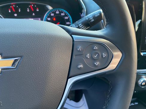 Used 2023 Chevrolet Traverse LT image 62