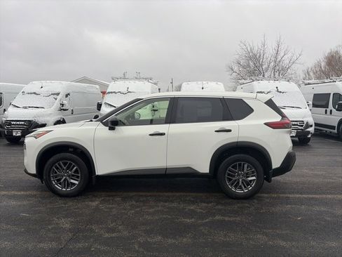 Used 2021 Nissan Rogue S image 2