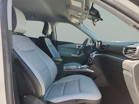 Used 2021 Ford Explorer XLT w/ Equipment Group 202A image 19