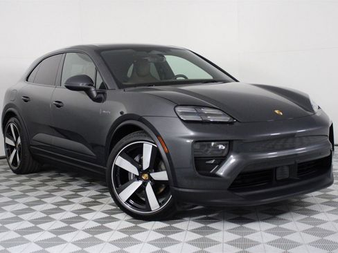 Used 2025 Porsche Macan 4 Electric image 9