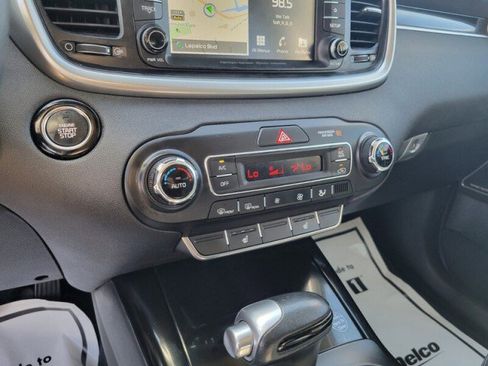 Used 2019 Kia Sorento SX image 19