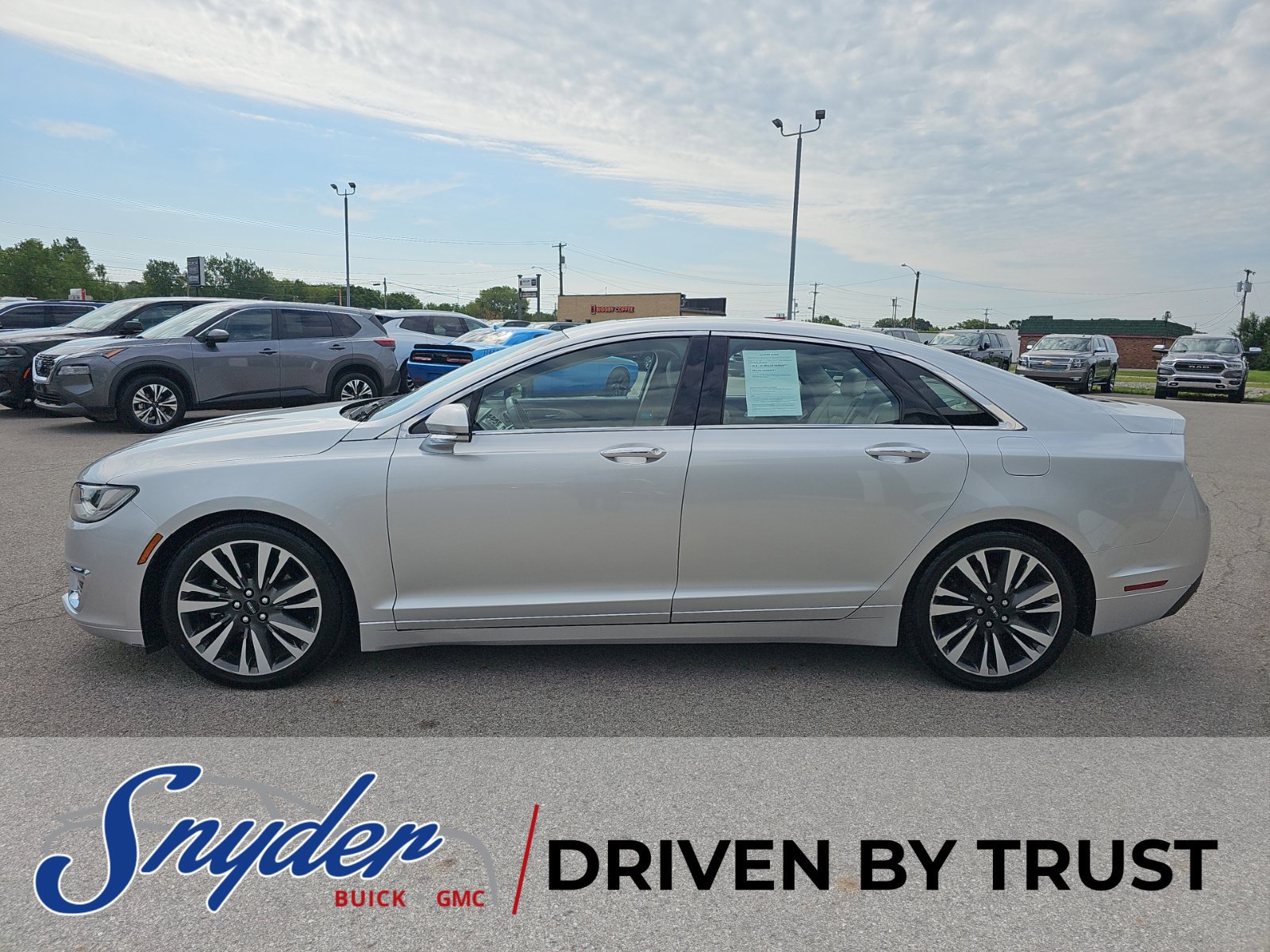 Used 2018 Lincoln MKZ Select w/ Select Plus Package AWD/4WD image 4