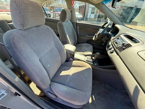 Used 2002 Toyota Camry LE FWD image 11