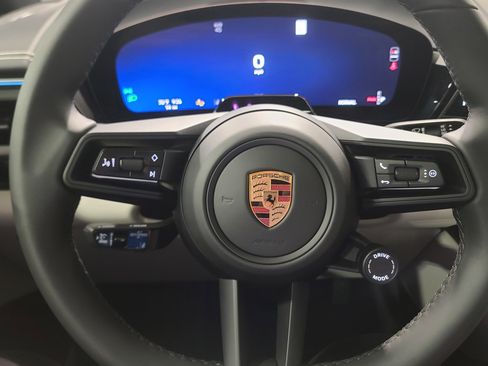 New 2026 Porsche Macan 4 Electric image 16