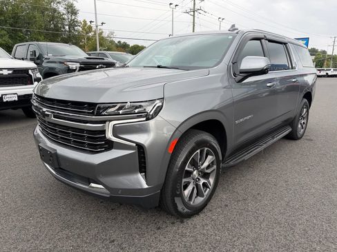 Used 2021 Chevrolet Suburban LT w/ LT Signature Package AWD/4WD image 3