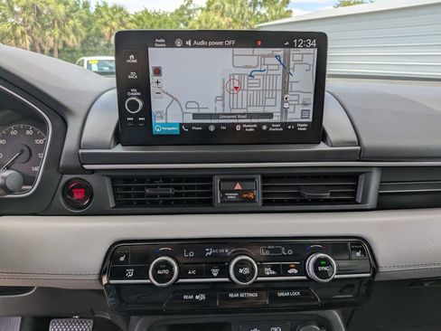 Used 2025 Honda Pilot Touring image 27