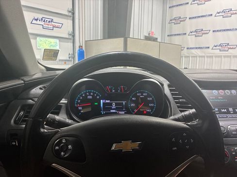 Used 2019 Chevrolet Impala LT FWD image 16
