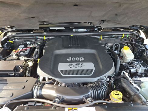 Used 2014 Jeep Wrangler Unlimited Rubicon w/ Connectivity Group image 26