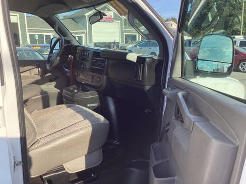 Used 2018 Chevrolet Express 2500 image 7