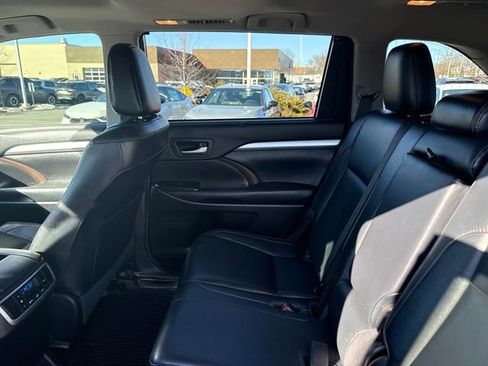 Used 2018 Toyota Highlander XLE image 20