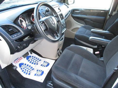 Used 2016 Dodge Grand Caravan SE image 24