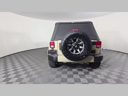 Used 2018 Jeep Wrangler Unlimited Sahara w/ Connectivity Group AWD/4WD image 42