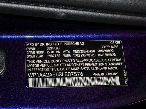 Certified 2025 Porsche Macan AWD/4WD image 29