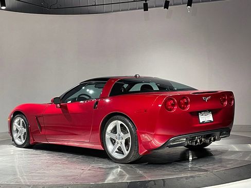 Used 2005 Chevrolet Corvette Coupe w/ Preferred Equipment Group RWD image 11